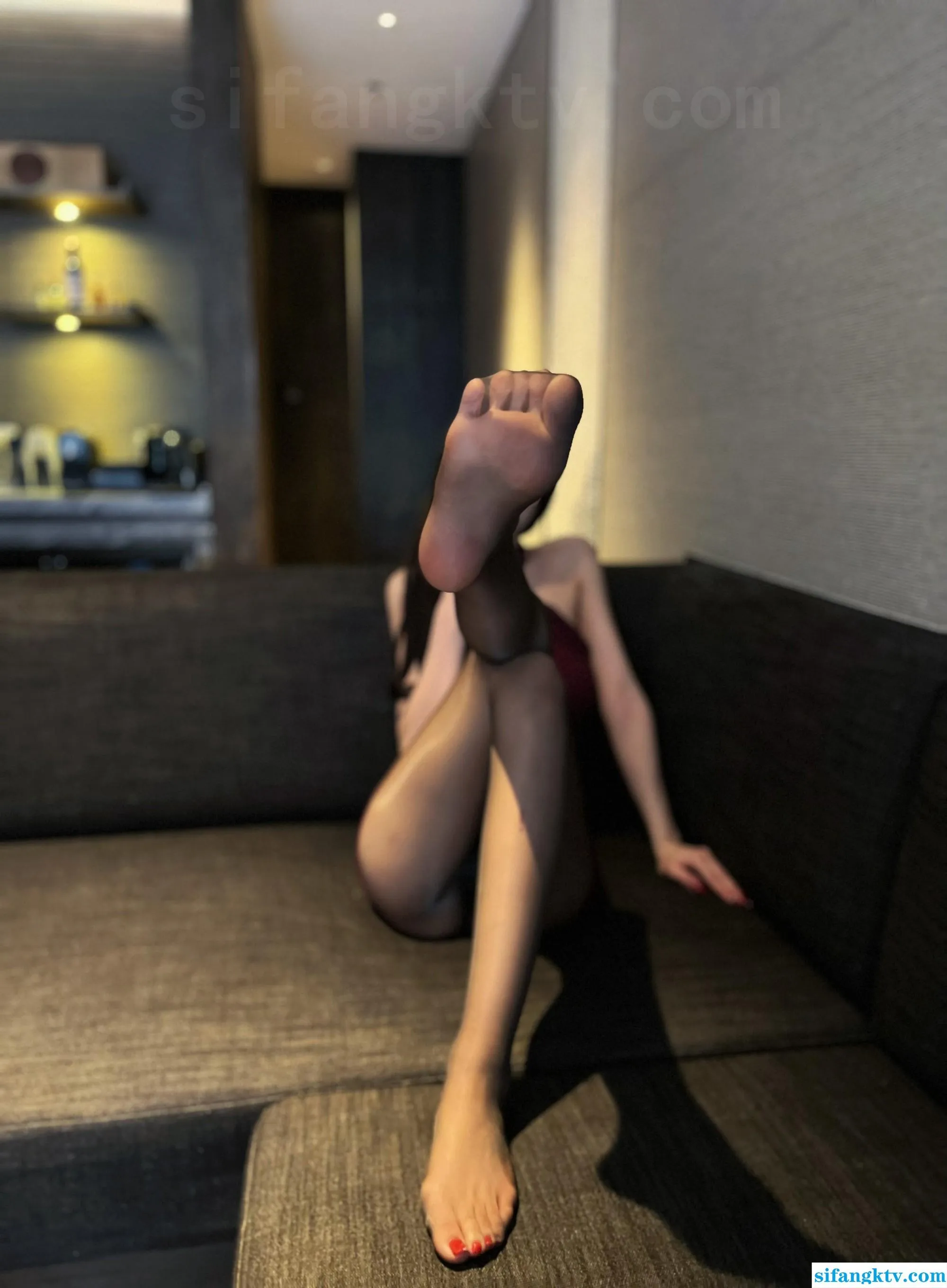 NO.039 脸红Dearie – 紫衣丝足 [36P]插图5